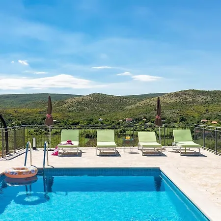 Luxury Lela, With The Pool Hotel 4*