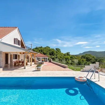 Hotel Luxury Lela, With The Pool 4*