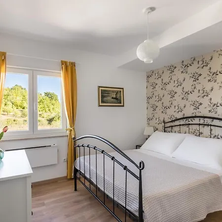 Hotel Luxury Lela, With The Pool Drniš