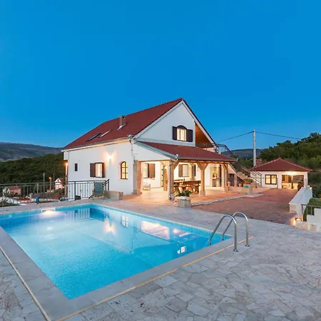 Hotel Luxury Lela, With The Pool 4*