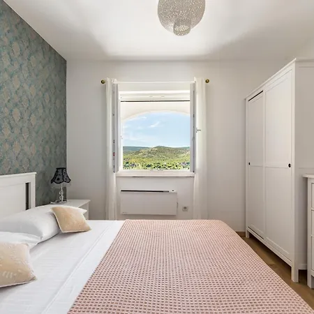 Luxury Lela, With The Pool 4* Drnis