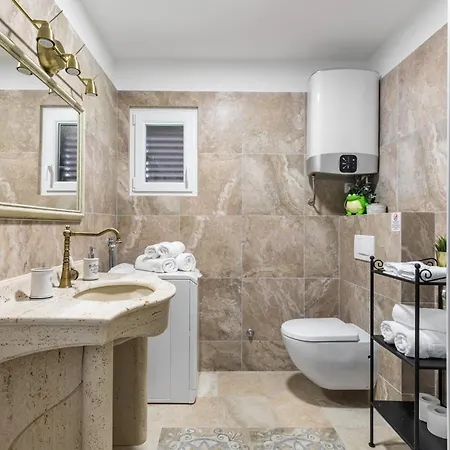 Luxury Lela, With The Pool Hotel 4*